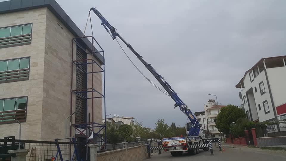 Bir İnşaat Projesinin Olmazsa Olmazı: Mobil Vinçler