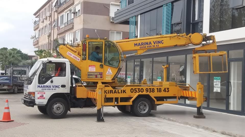 Sepetli Platformların Kullanım Alanları: Tabela Montajı